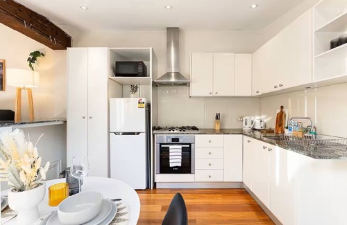 Darling Harbour House | Cozy 3BR: Near CBD, Fish Market & Darling Harbour