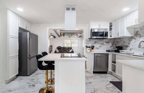 East Point House | Cozy 3BR Retreat with Parking & Private Yard