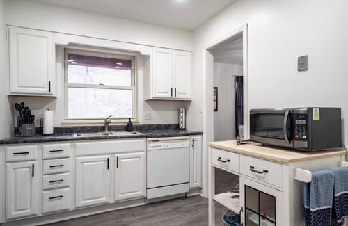 Morgantown House | Cozy 3BR townhouse near WVU, Hospitals, Interstate