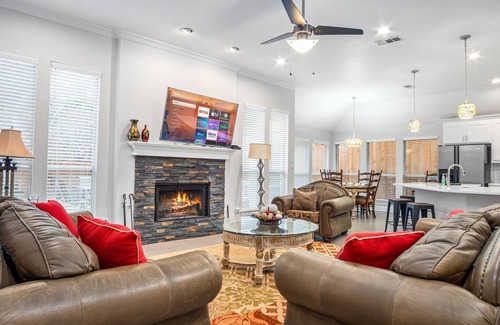 Garland House | Cozy 4-Bdrm Retreat w/BBQ and Firepit - Ideal for Lrg Grps and Outdoor Living