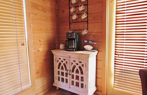 Farmerville Cabin | Cozy 4-bedroom cabin with AC and WiFi on Lake D'arbonne.