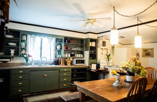Peru Cottage | COZY 4 BEDROOM COTTAGE near Peru-NEXT TO Cafe & Vintage Market Place