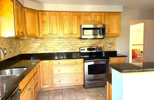 Dicken House | Cozy 4-Bedroom Family Home - Short Walk to Michigan Stadium!