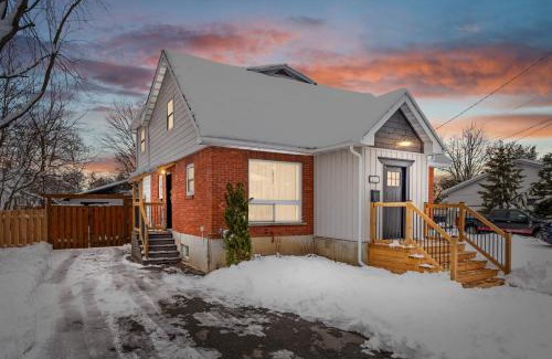 Cornwall House | Cozy 4 Bedroom Home in Cornwall