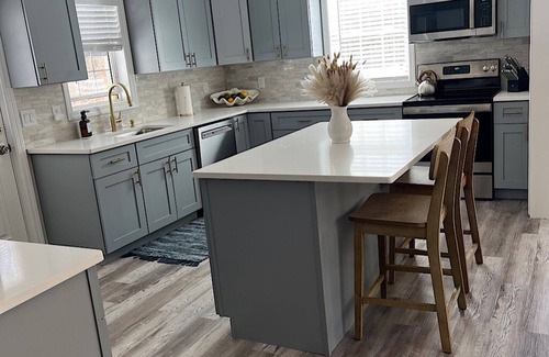 Centereach House | Cozy 4-bedroom house with AC and WiFi in Centereach, New York.