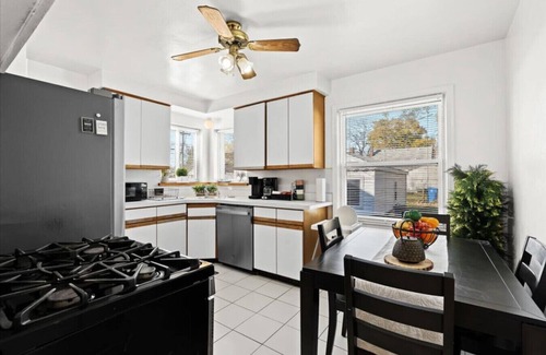 Dearborn Heights House | Cozy 4 Bedroom Outdoor furniture 2 Bathrooms