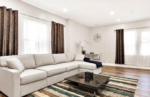 Primos Secane House | Cozy 4BR, 6 beds, 12 guest Home near PHL, Eagles Field, UPENN, Fast Wi-Fi, King Bed, Parking