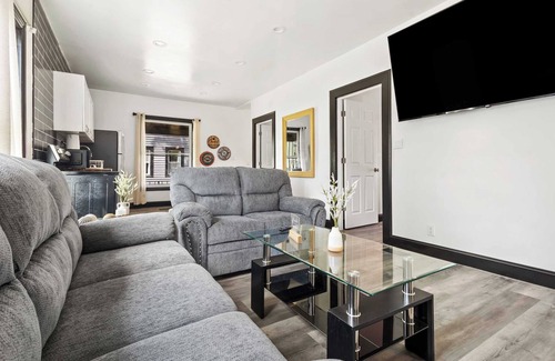 Downtown Niagara Falls House | Cozy 4BR Home in Heart of Niagara Falls