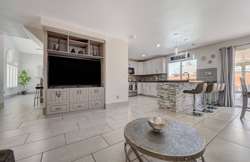 Enterprise House | Cozy 5-Bedroom Oasis Near the Strip: Arcades, Pool, and BBQ Haven!
