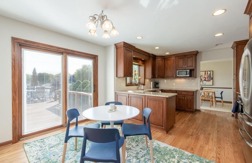 Westmont House | Cozy 5-bedroom with lake views and spacious deck