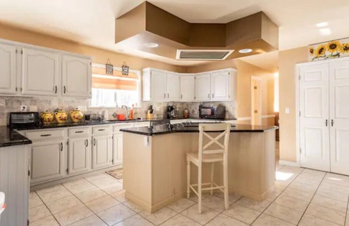 Monroe House | Cozy 5 bedrooms colonial surrounded with nature