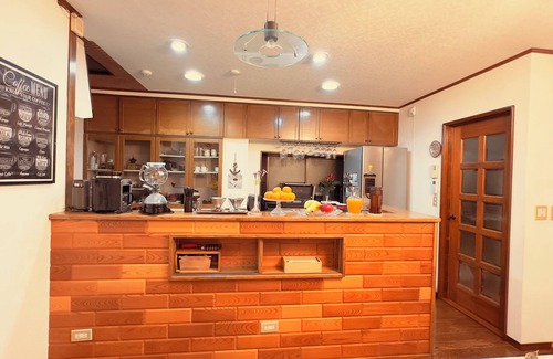 Adachi House | Cozy 5 room house in Tokyo, 2 minutes from station. WiFi, Netflix, Full Kitchen.