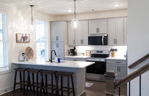 Auburn House | Cozy 5bd/5ba - Close to Vet School & TigerTransit