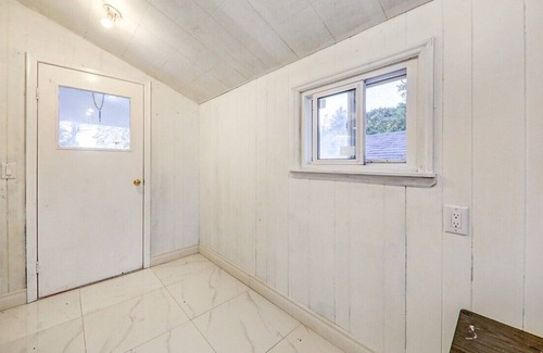 Kirkfield Cottage | cozy 5br waterfront cottage kirfield,hotub