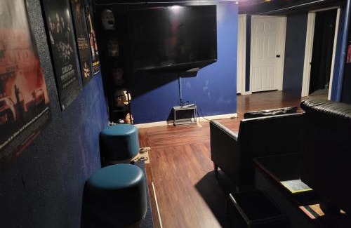 Whittaker House | Cozy 6 bedroom home with Gameroom and Fire pit.