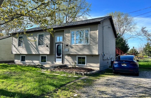 LaSalle House | Cozy 9 beds 15 persons house with Tesla Charger