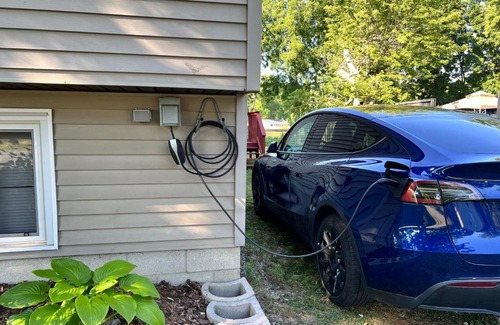 LaSalle House | Cozy 9 beds 15 persons house with Tesla Charger