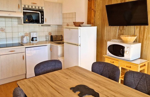 Saint-Michel-de-Chaillol Apartment | Cozy apartment for 7 with balcony, WiFi, parking, and pets allowed in Saint-Michel-de-Chaillol
