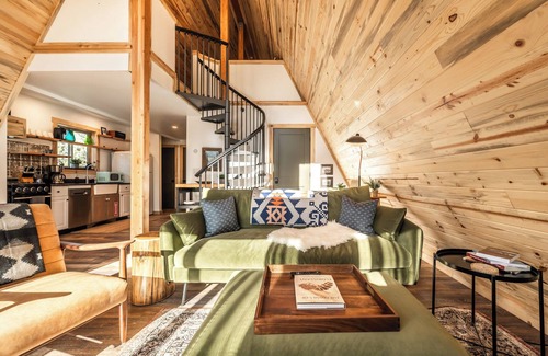 Florissant Cabin | Cozy A-Frame Cabin | King Bed | Fire Pit