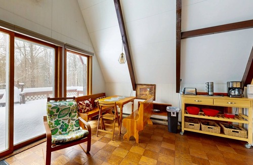 Ludlow House | Cozy A-frame duplex w/balcony, mountain views, lake access, fire pit, bbq, wifi