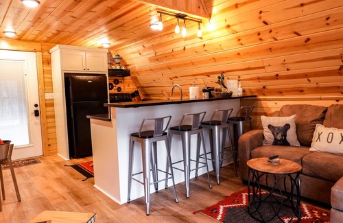 Royal Cabin | Cozy A-Frame w/hot tub-Near Pristine Lake Ouachita and Hot Springs National Park