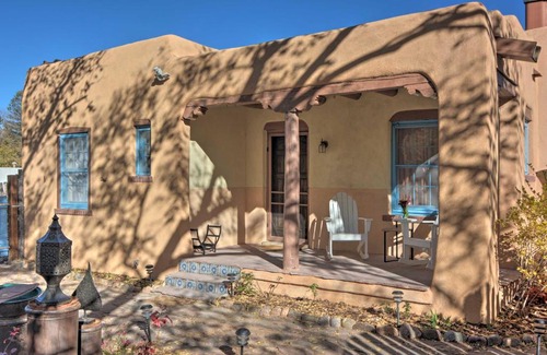 South Capitol House | Cozy Adobe Casita 1 Mile to Santa Fe Plaza!