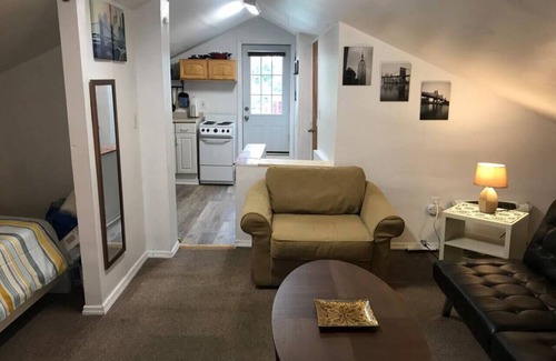 Communipaw Apartment | Cozy Alcove Studio Apt w Outdoor deck w NYC Views