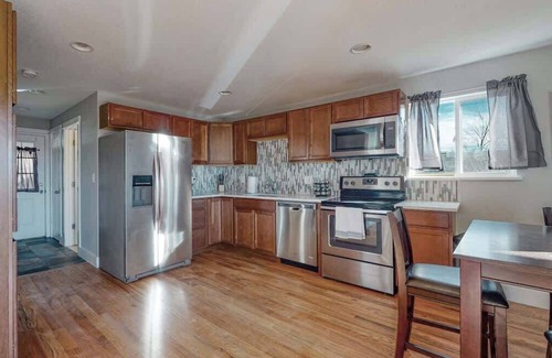 Berkley House | Cozy and Budget Friendly Single Bedroom in Denver