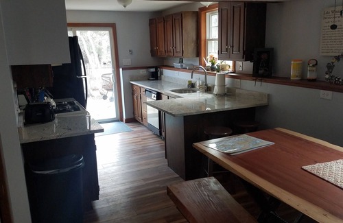 Alton House | Cozy and comfortable 3 bedroom.