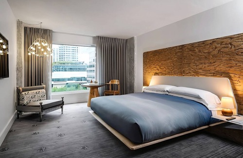 Waller Creek District Hotel | Cozy And Comfortable Accommodation Near Margaret Hoffman Oak Park!