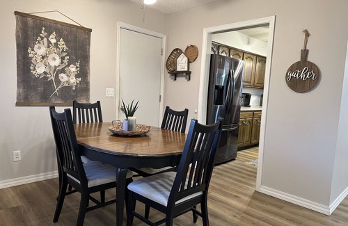 Republic House | Cozy and Comfortable home with easy access to Hwy 60 and Springfield!