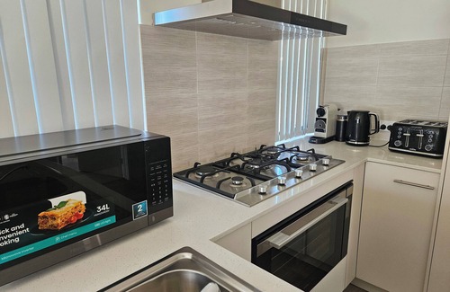 Baldivis House | Cozy and Compact 4-bedroom house with WiFi, AC in charming Rivergums Baldivis