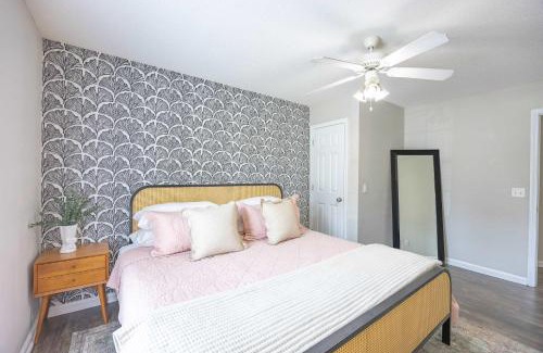 Statesboro House | Cozy and Contemporary Villa 1 Mile from GSU