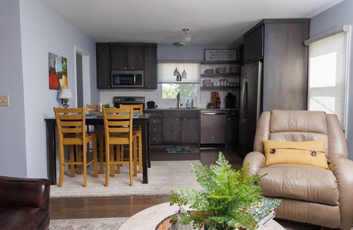 Waldron House | Cozy and Conveniently located close to KCI