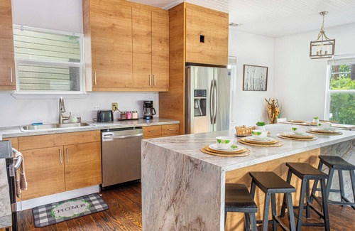 Eastside Promise Neighborhood House | Cozy and Gorgeous 2BR/1BA Near Amazing Downtown