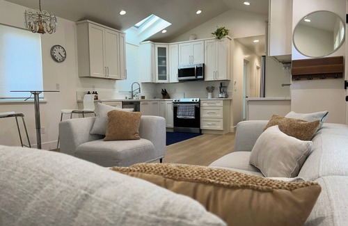 Martinez Cottage | Cozy and Modern ADU cottage in Martinez