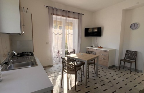 Fuscaldo Apartment | Cozy and modern apartment a stone's throw from the sea