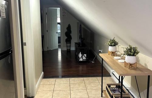 Elizabeth House | Cozy and modern apartment. Only 5 mins from Newark airport and 30 mins to NYC