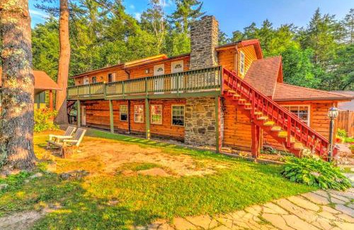 Canadensis House | Cozy and Secluded Cabin with a Fireplace in the Poconos Mountains of Pennsylvania