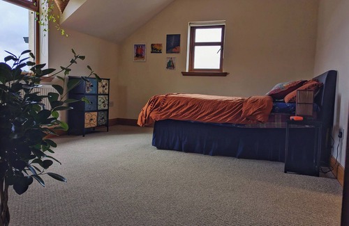 Inishowen Bed & Breakfast | Cozy and Social Getaway for Couples, Solo Travelers, and Remote Workers