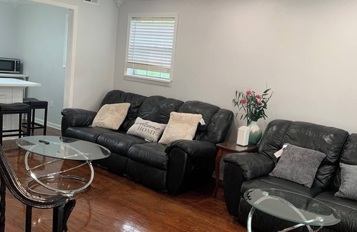 Gonzales House | Cozy and spacious house: 7 beds & 3 bathrooms only 2 miles from I-10
