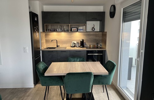 Le Perreux-sur-Marne Apartment | Cozy Apartment, 15 minutes to Paris center, 25 minutes to Disneyland.