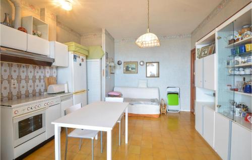 Santo Stefano al Mare Apartment | Cozy Apartment In Santo Stefano Al Mare