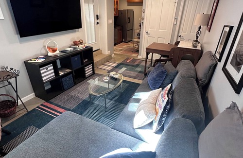 Shaw Apartment | Cozy apartment centered in historical U-ST/Shaw/Logan Circle neighborhoods!