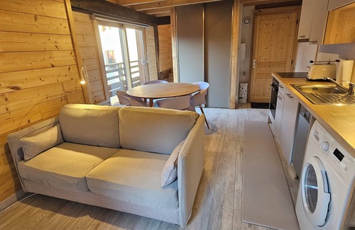 Bons-en-Chablais Apartment | Cozy apartment near train station, with balcony on quiet street