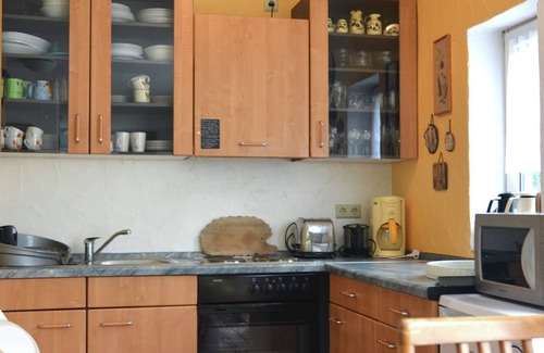 Oberveischede Apartment | Cozy Apartment in Bruchhausen with Terrace