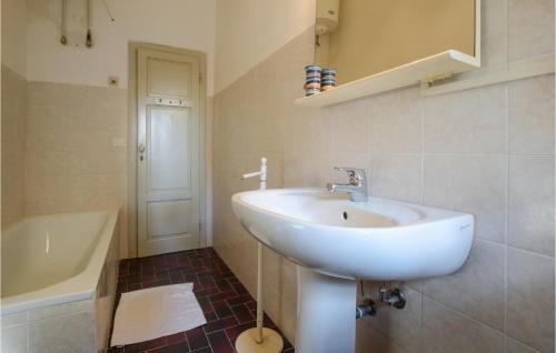 Castell'Anselmo Apartment | Cozy Apartment In Castell'anselmo