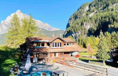 Kandersteg Apartment | Cozy Apartment in Vintage House in Kandersteg