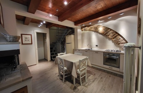 Guzman Apartment | Cozy apartment, inside the walls of Bevagna, newly renovated.