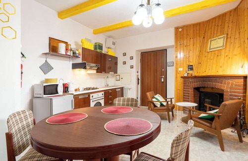 Castel di Ieri House | Cozy apartment with fireplace.